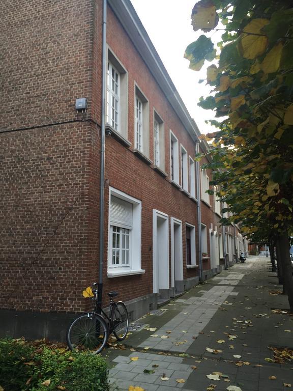 Woluwe-Saint-Lambert Guest House Dasos Kynthos מראה חיצוני תמונה